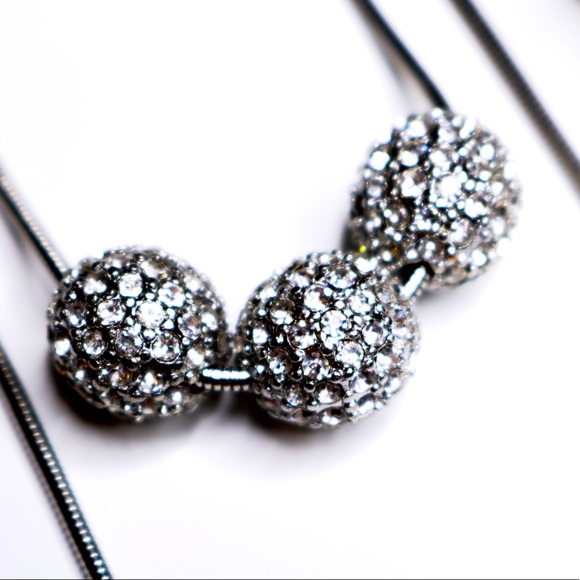 Chico’s Convertible Silvertone Fireball Necklace - Picture 4 of 11